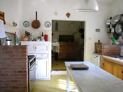 La cucina al piano terreno dell'appartamento