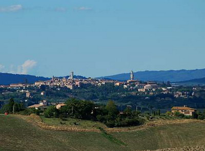 la città di Siena in una giornata limpida vista da Grotti Alto