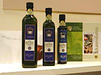 Le bottiglie di vetro scuro con cui confezioniamo l'Olio Extravergine d'Oliva IGP Toscano del Castello di Grotti - Siena