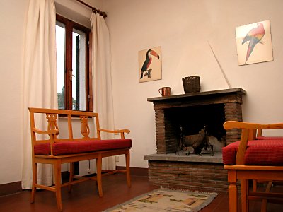 il soggiorno dell'appartamento Oliveto sulla piazza V. Veneto a Saturnia