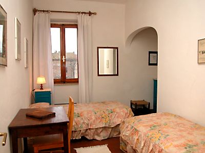 un camera da letto dell'appartamento Oliveto in piazza a Saturnia