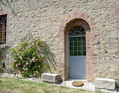 ingresso della Ballatina dal parco del Castello di Grotti