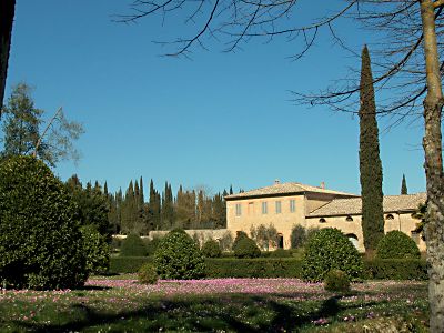 Villa Ballati vista dal viale del parco del Castello di Grotti
